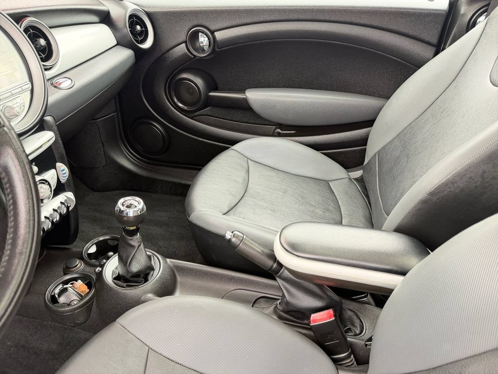 Used 2010 MINI Cooper Clubman Hardtop FWD image 12