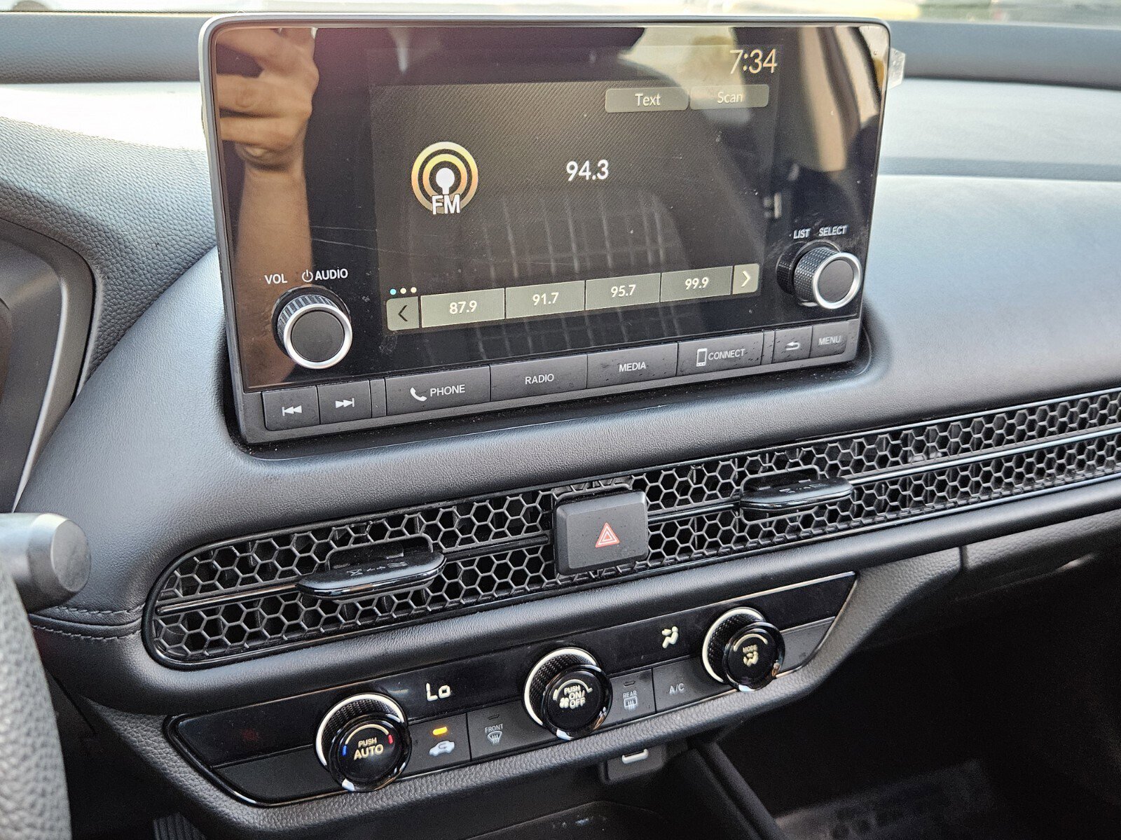 Certified 2023 Honda HR-V LX image 34