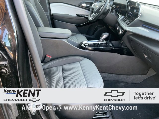 Certified 2025 Chevrolet Trax LT w/ LT Convenience Package image 13