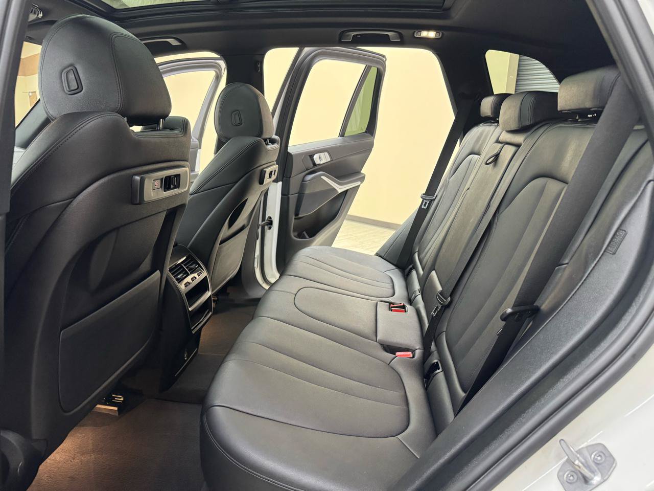 Used 2022 BMW X5 xDrive40i AWD/4WD image 35