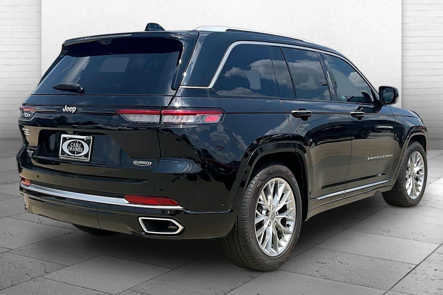 Used 2022 Jeep Grand Cherokee Summit w/ Adv Protech Group IV AWD/4WD image 5