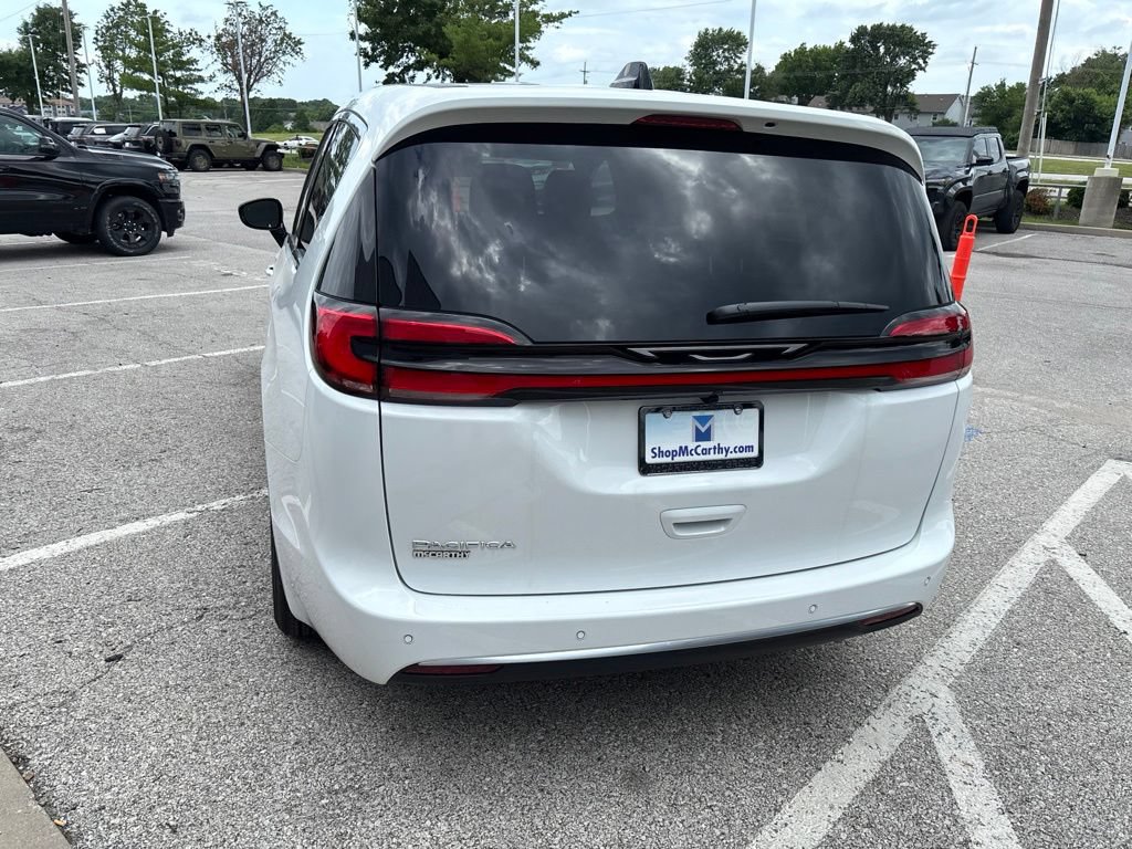 New 2027 Chrysler Pacifica Select FWD image 22