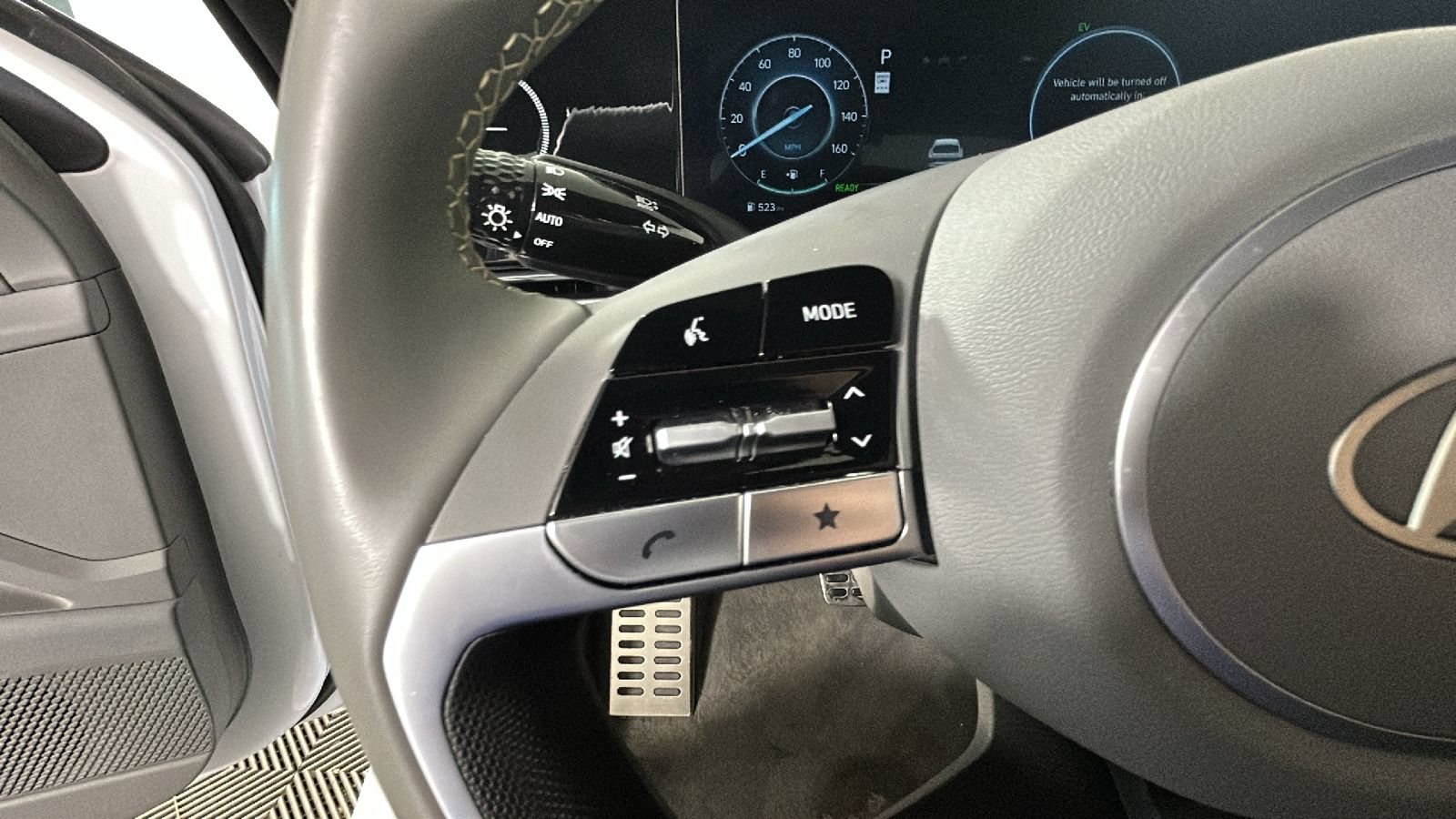 Certified 2025 Hyundai Elantra SEL FWD image 18