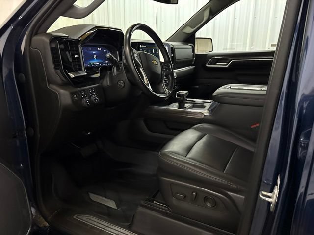 Used 2022 Chevrolet Silverado 1500 LTZ w/ LTZ Convenience Package II AWD/4WD image 33