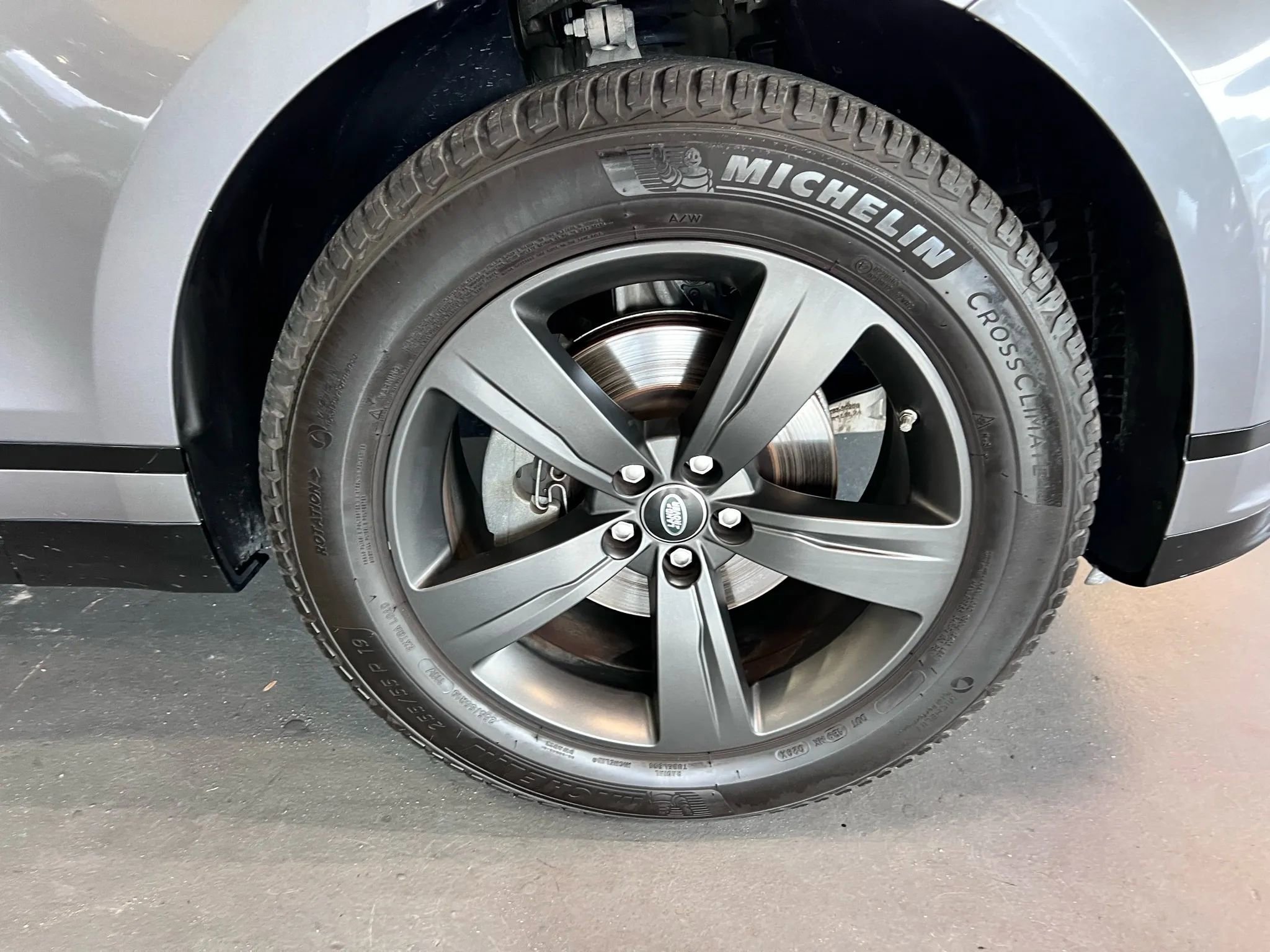 Used 2020 Land Rover Range Rover Velar R-Dynamic S image 34