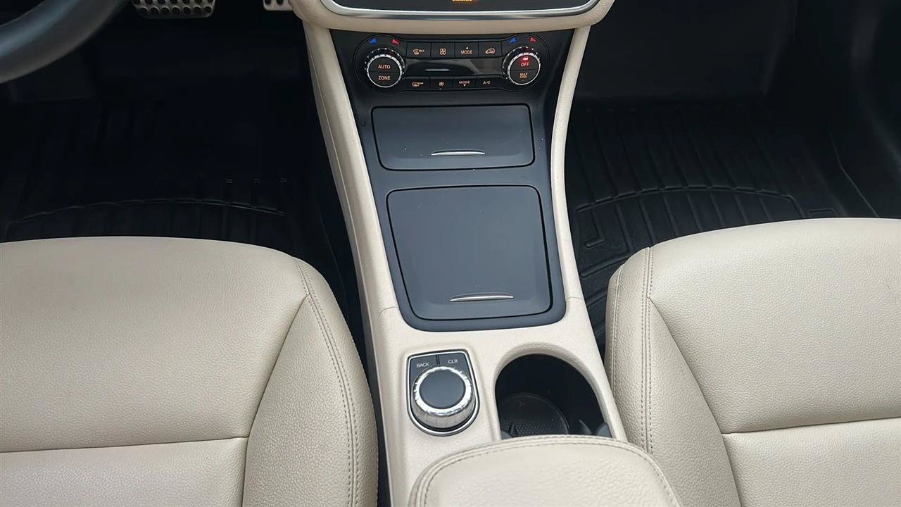 Used 2014 Mercedes-Benz CLA 250 image 24