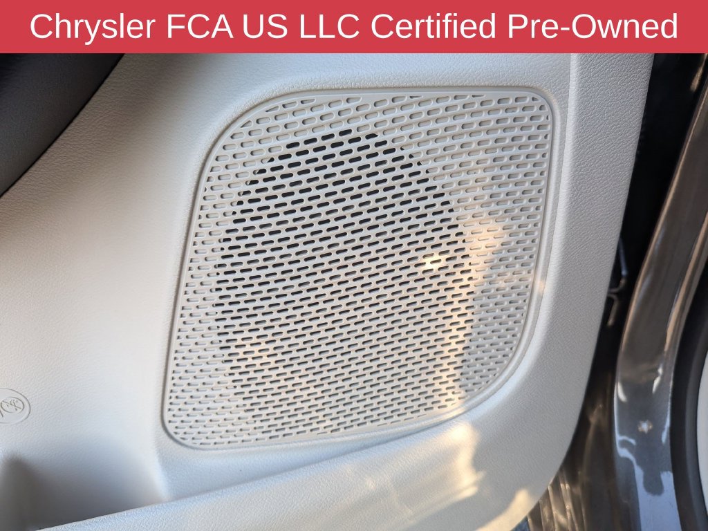 Used 2023 Chrysler Pacifica Limited FWD image 18