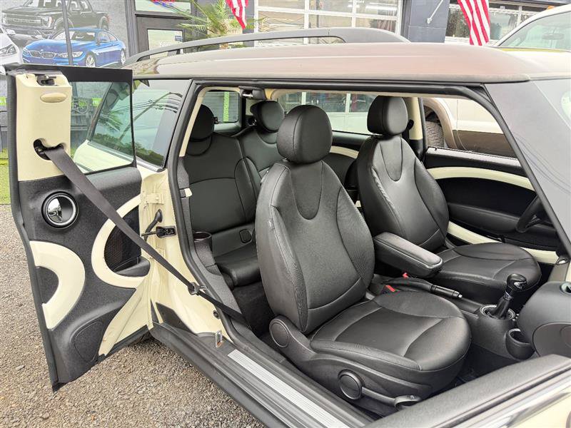 Used 2013 MINI Cooper Clubman FWD image 16
