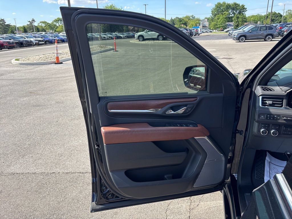 Used 2023 GMC Yukon Denali Ultimate w/ LPO, Floor Liner Package AWD/4WD image 24