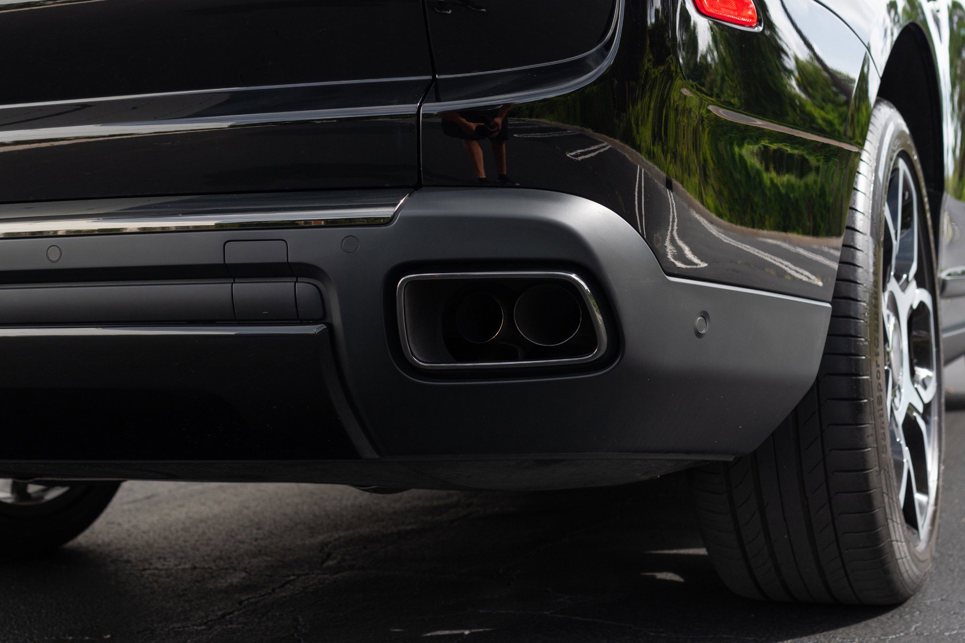 Used 2022 Rolls-Royce Cullinan Black Badge w/ Dark Exterior Package AWD/4WD image 21