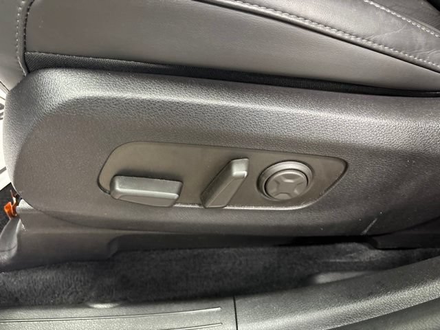 Used 2025 Kia Carnival FWD image 31