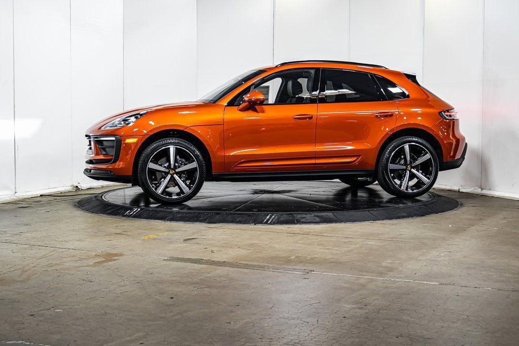 Used 2025 Porsche Macan image 2