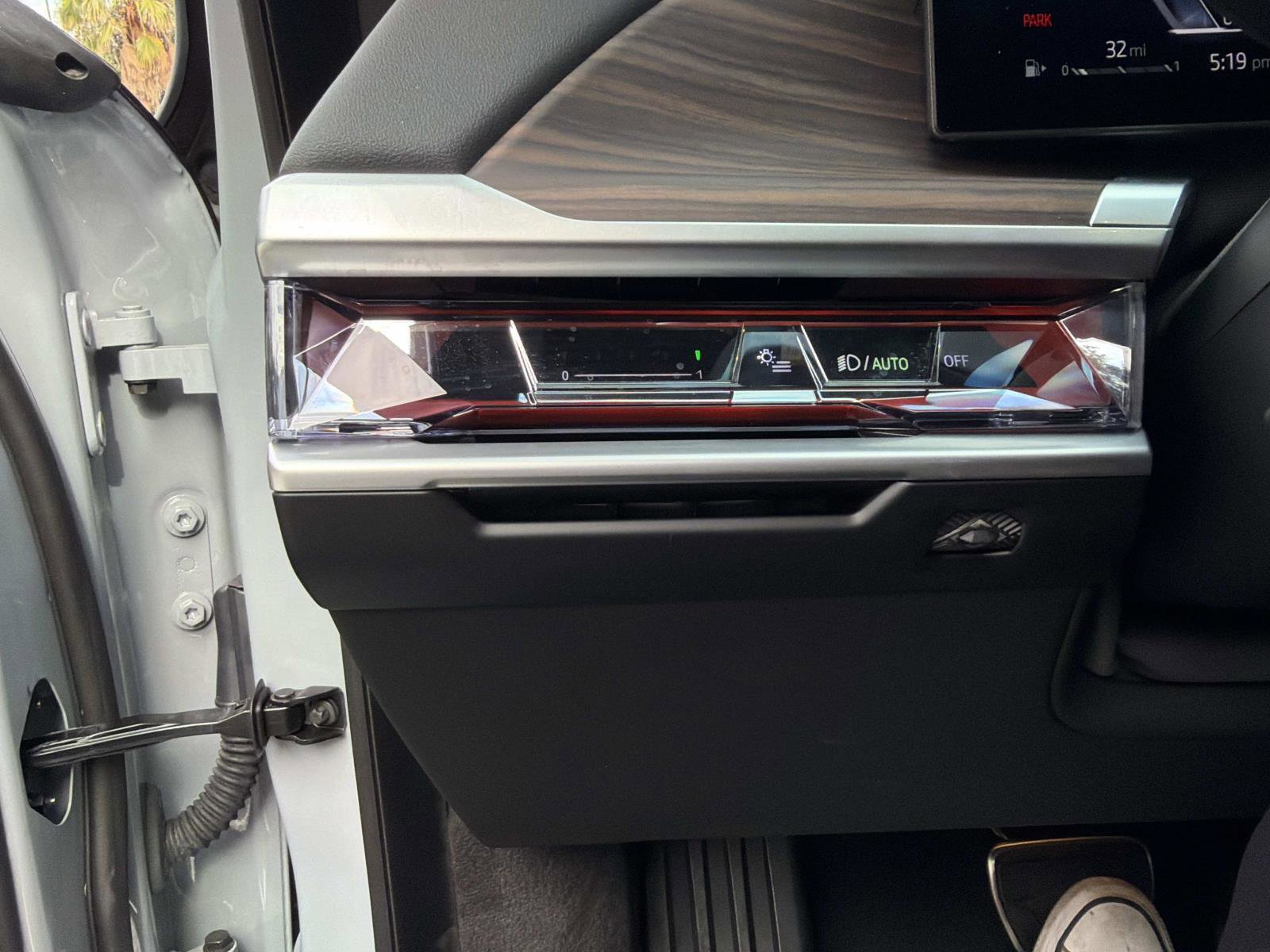 Certified 2025 BMW 760i xDrive AWD/4WD image 32
