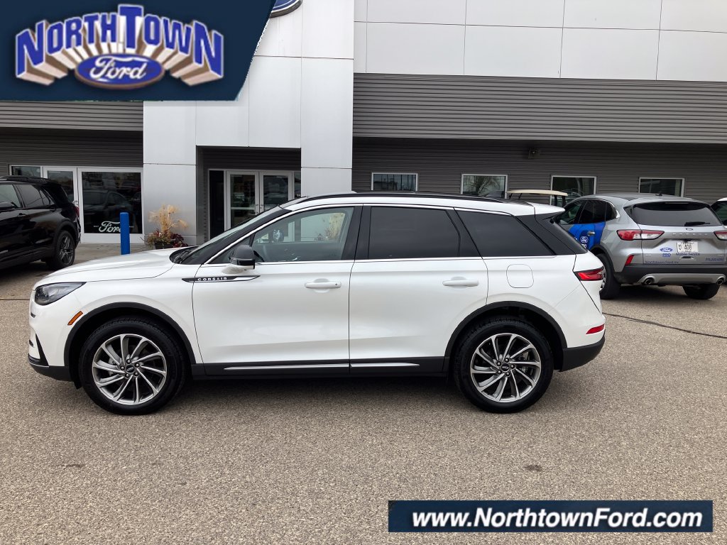 Used 2025 Lincoln Corsair AWD w/ Equipment Group 101A image 1