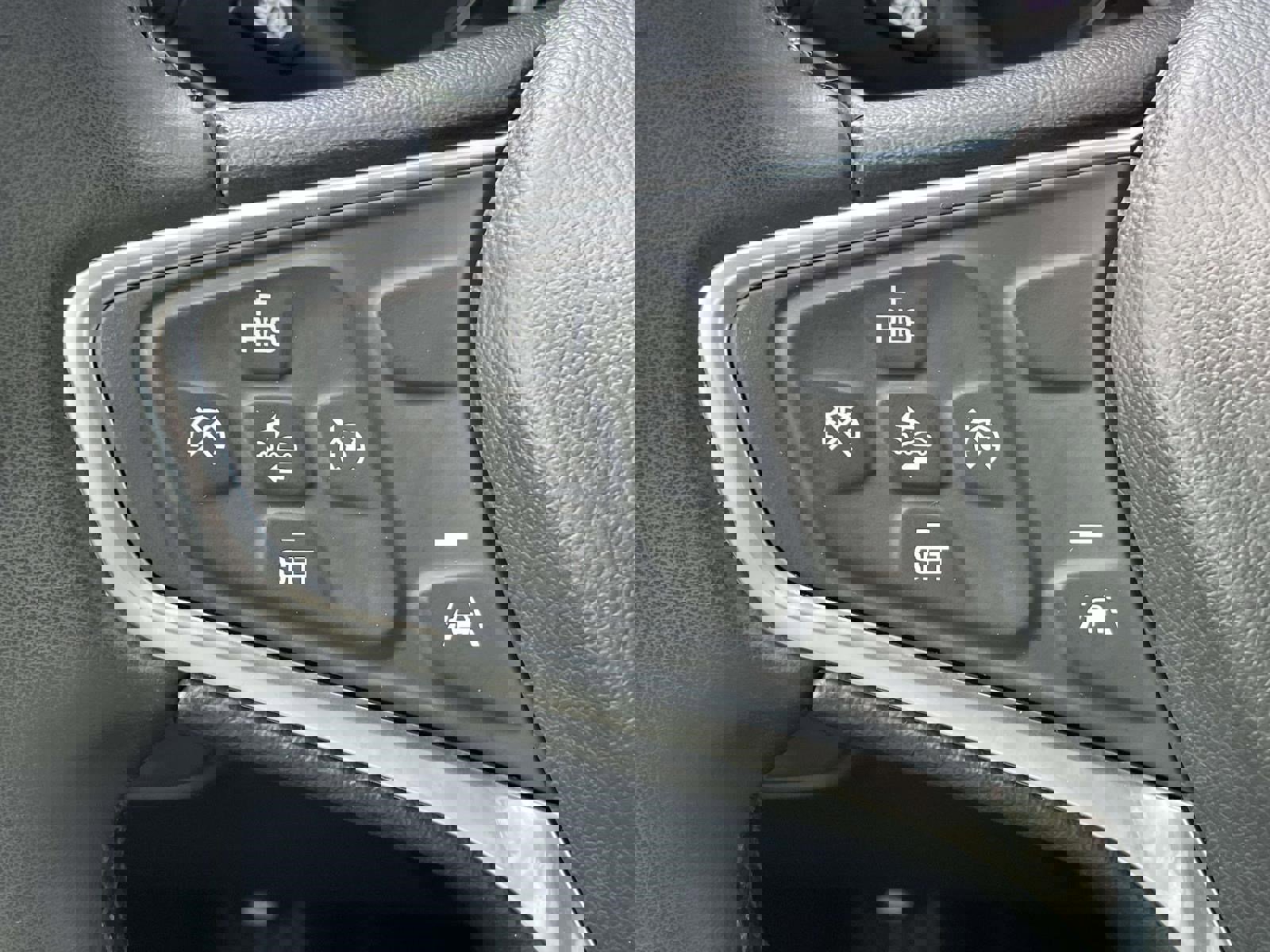 Used 2023 Chevrolet Equinox LT image 28