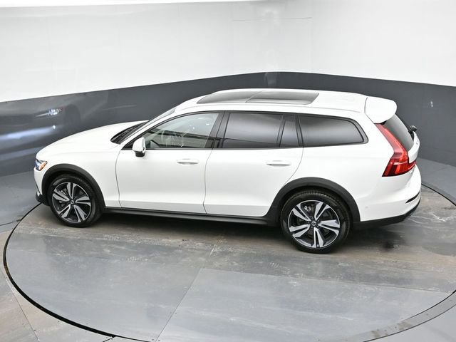 Used 2025 Volvo V60 B5 Cross Country Plus image 38
