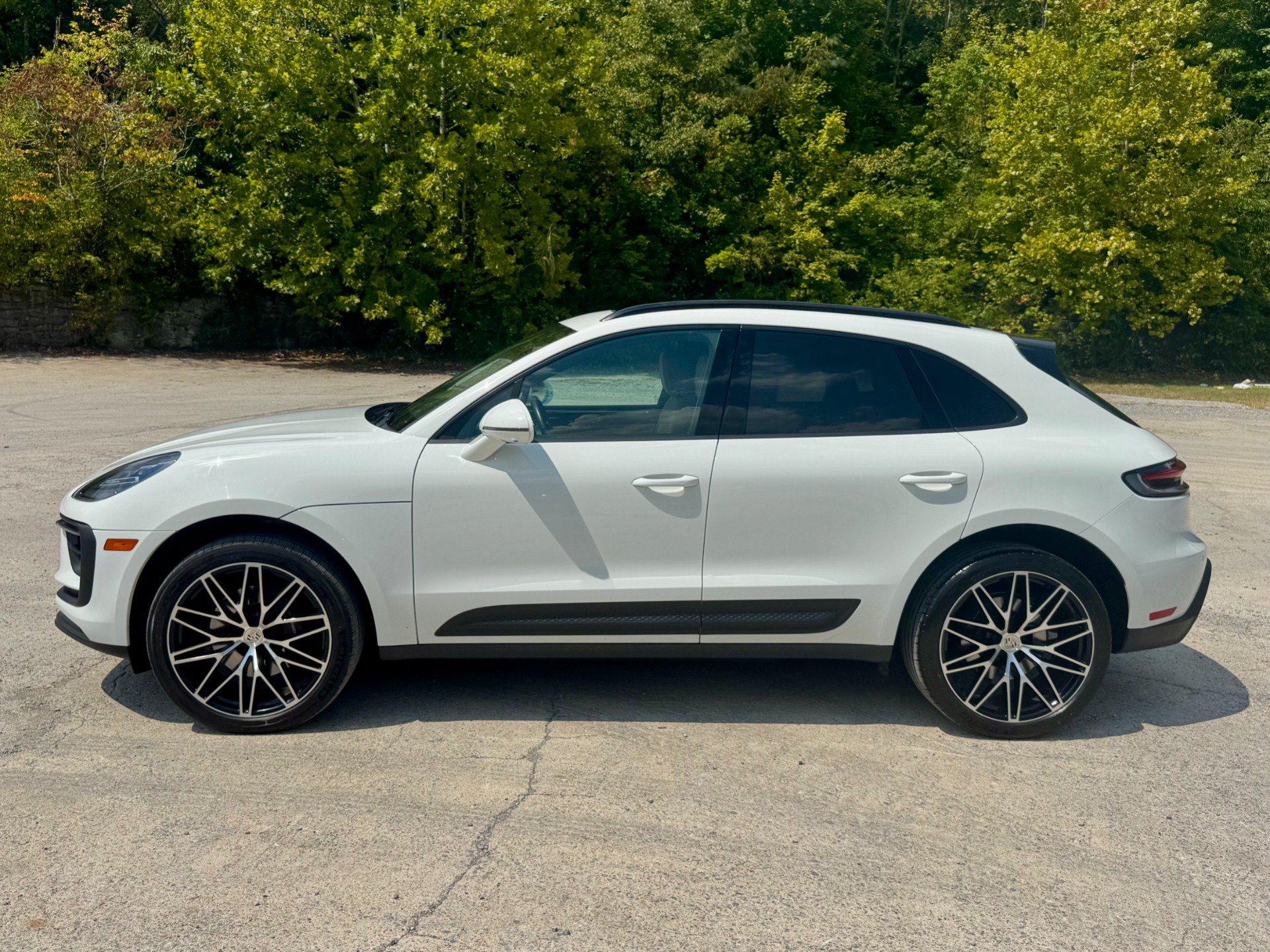 Used 2024 Porsche Macan AWD/4WD image 7