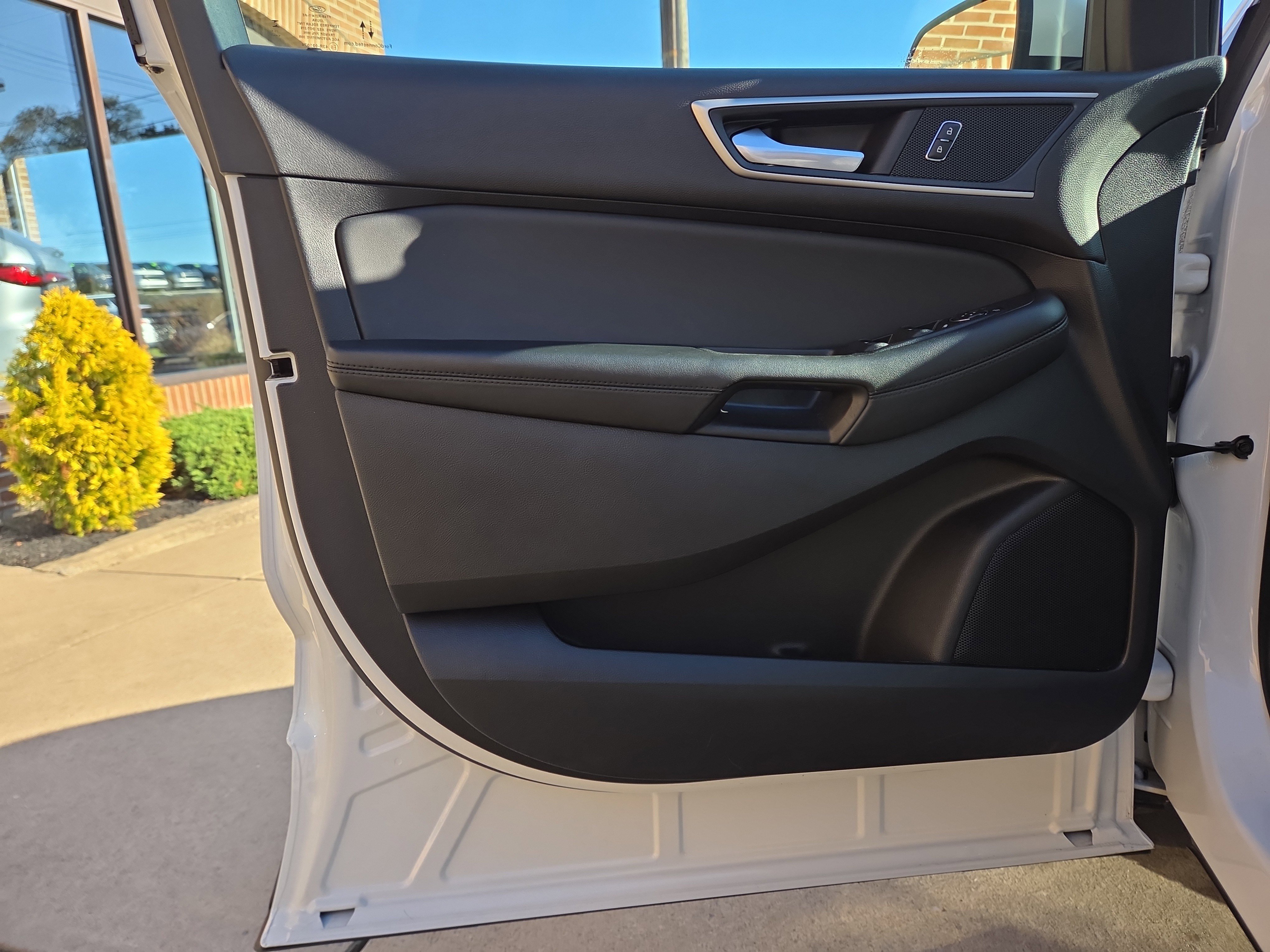 Used 2024 Ford Edge SEL image 16