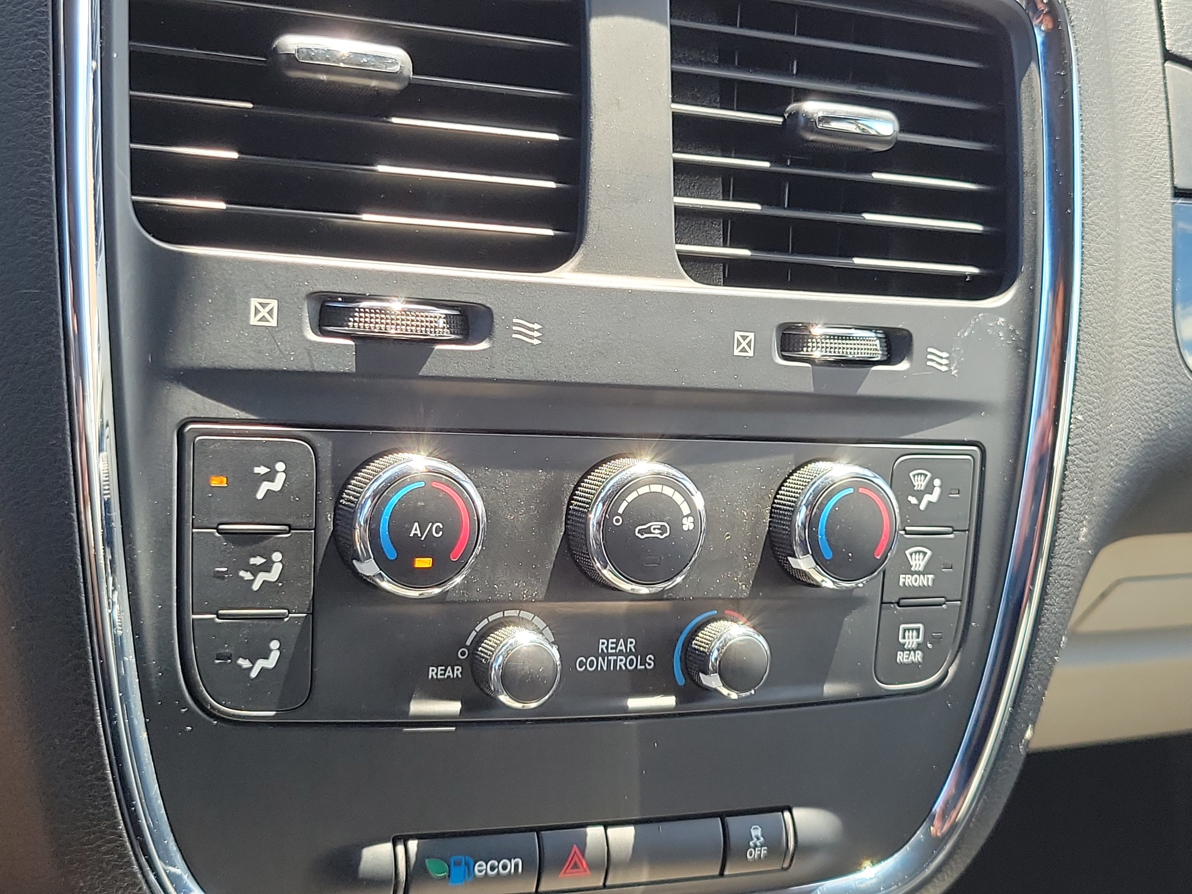 Used 2019 Dodge Grand Caravan SXT FWD image 23