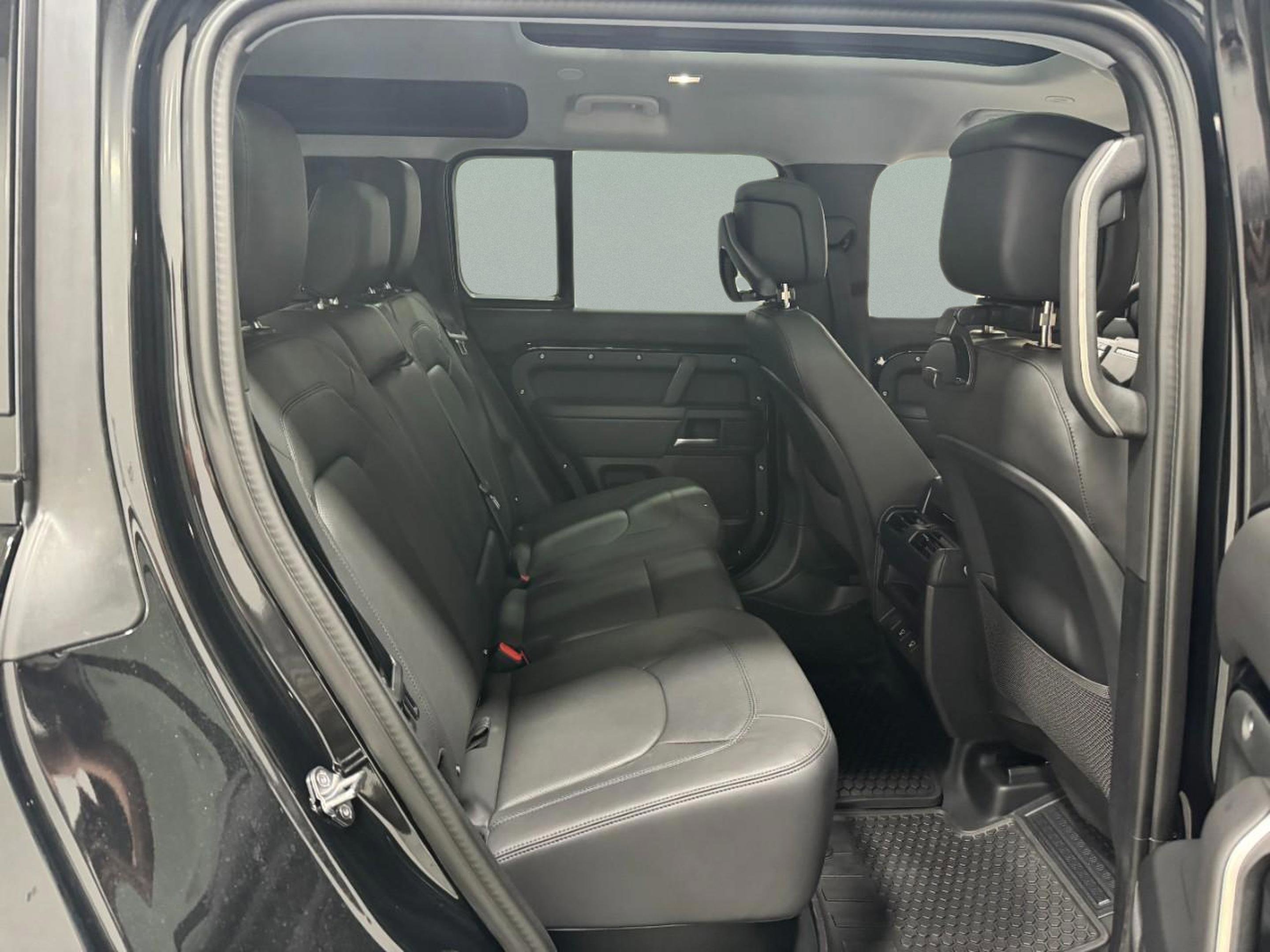 Used 2025 Land Rover Defender 110 S image 10