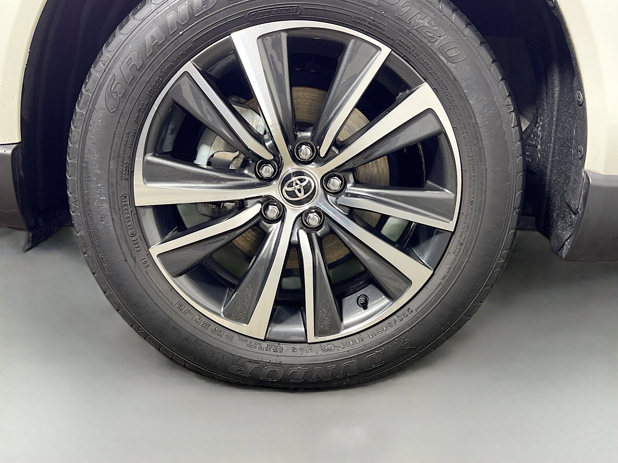 Used 2021 Toyota Venza LE w/ Carpet Mat Package (TMS) image 14