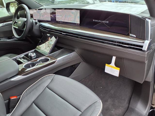 New 2026 Cadillac Escalade Luxury w/ Touring Package RWD image 8