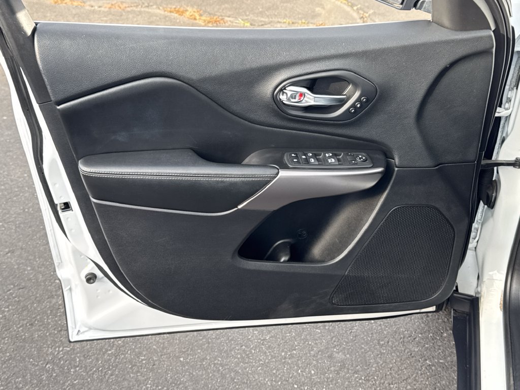 Used 2019 Jeep Cherokee Limited AWD/4WD image 21