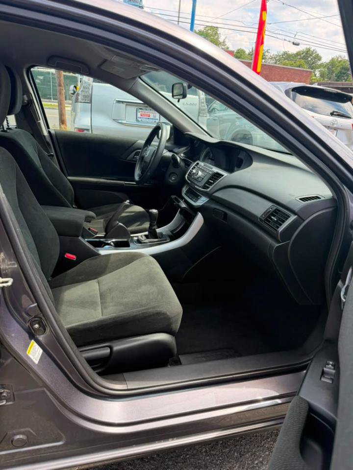 Used 2013 Honda Accord LX image 25