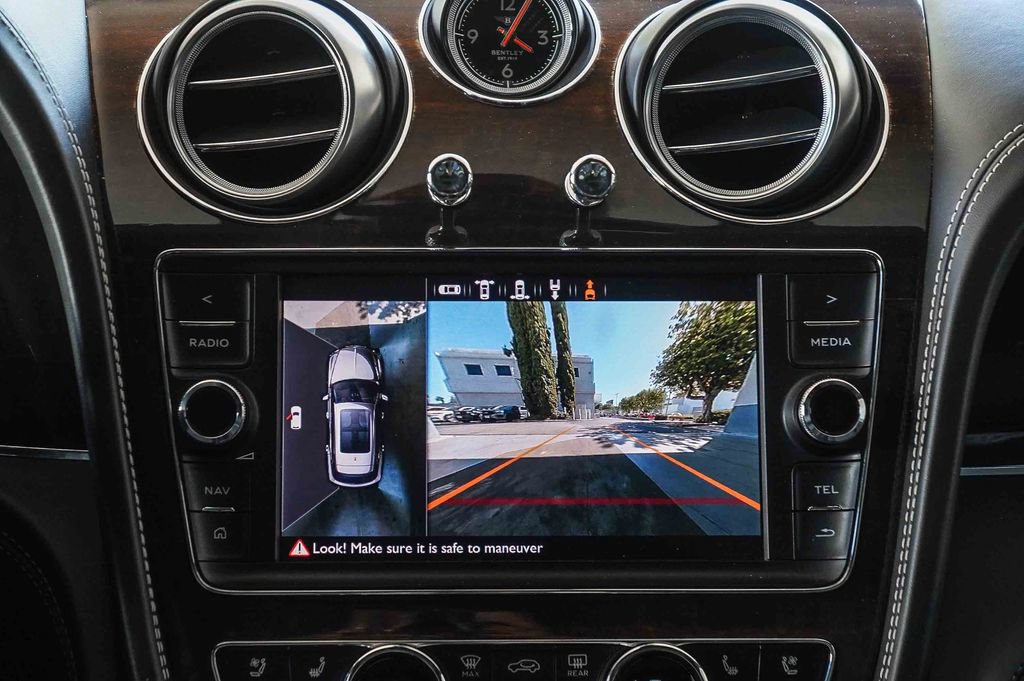 Used 2019 Bentley Bentayga AWD/4WD image 14