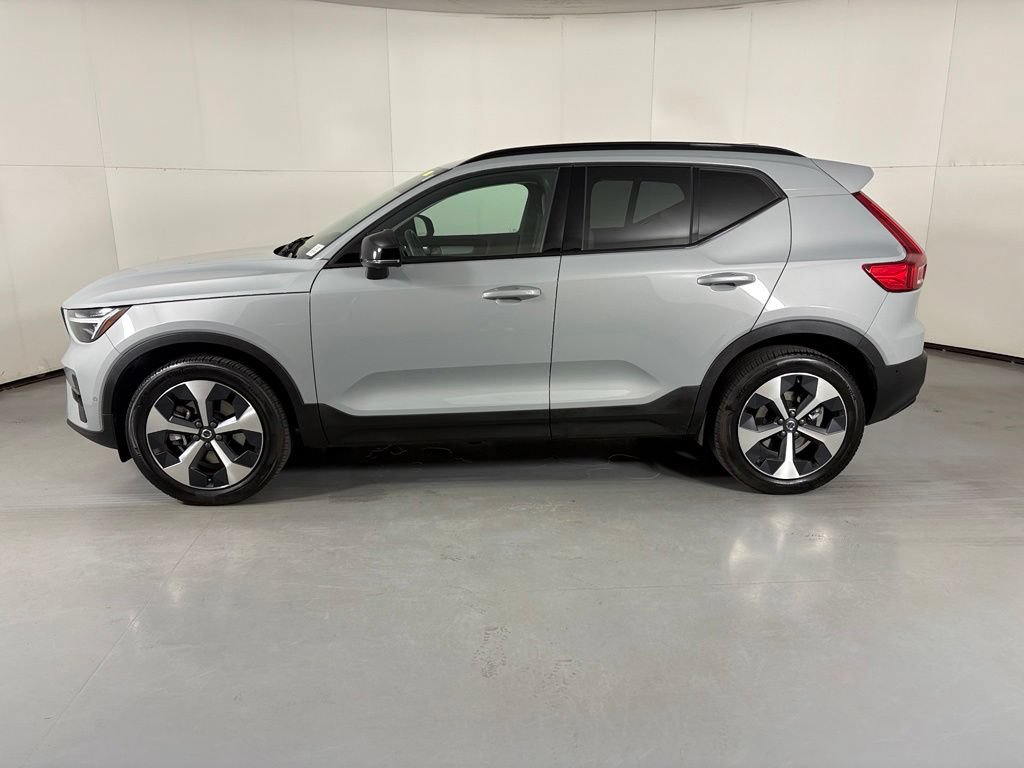 Used 2026 Volvo XC40 B5 Plus AWD/4WD image 5