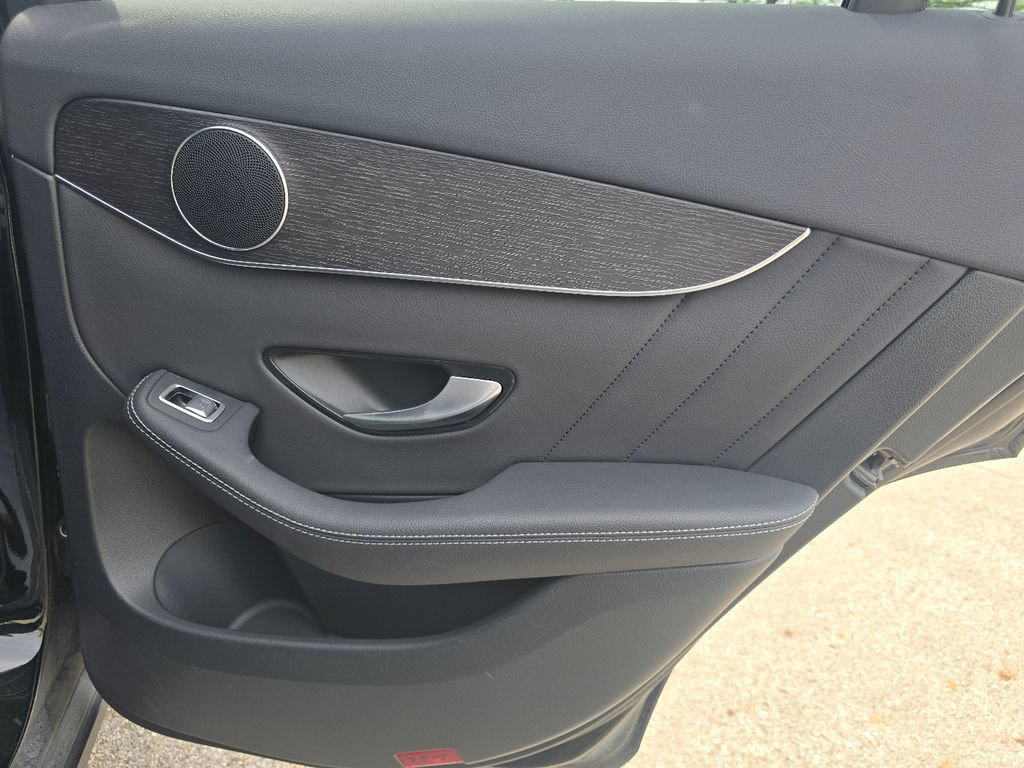 Used 2022 Mercedes-Benz GLC 300 4MATIC image 23