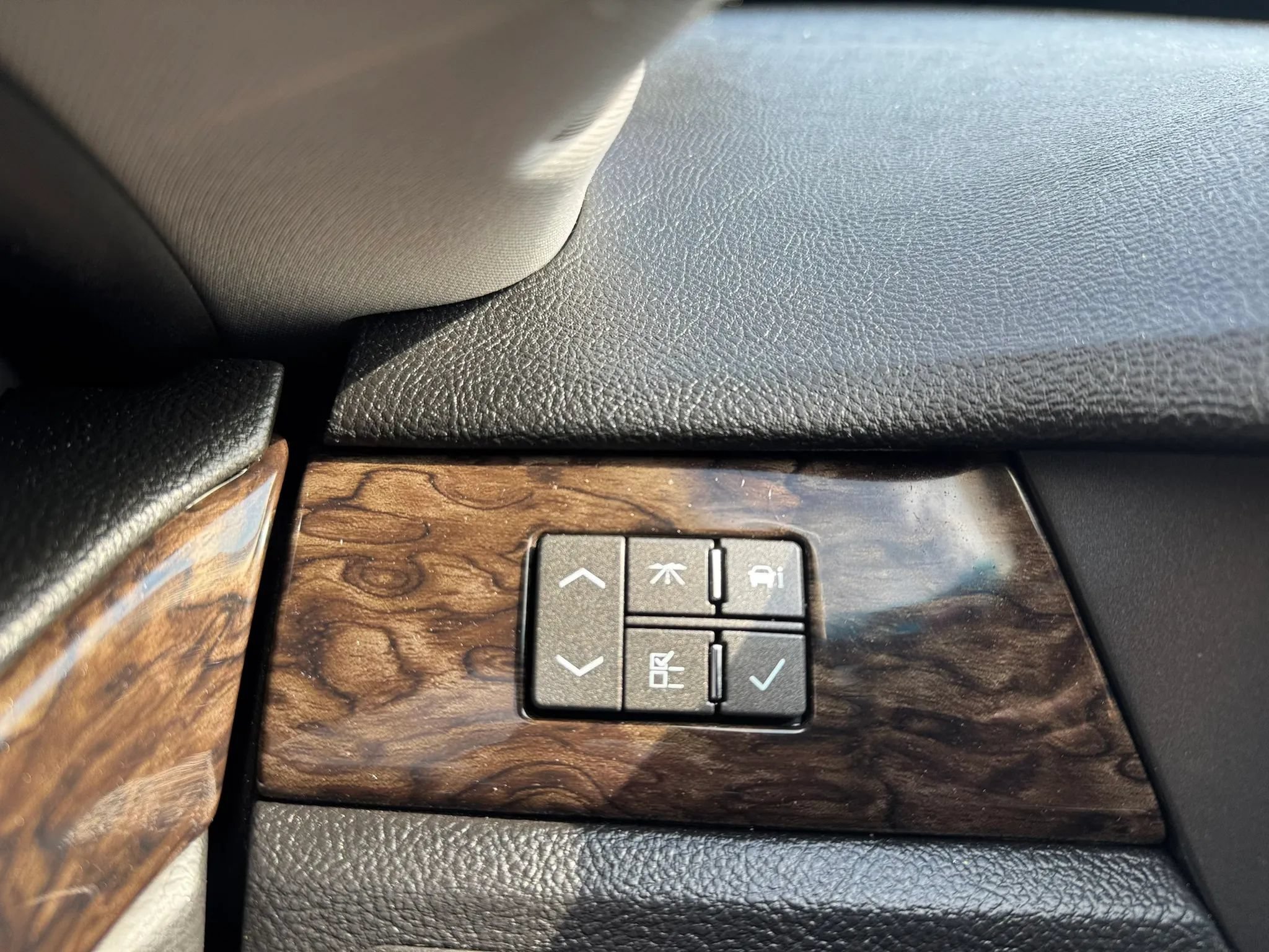 Used 2010 Cadillac DTS FWD image 14