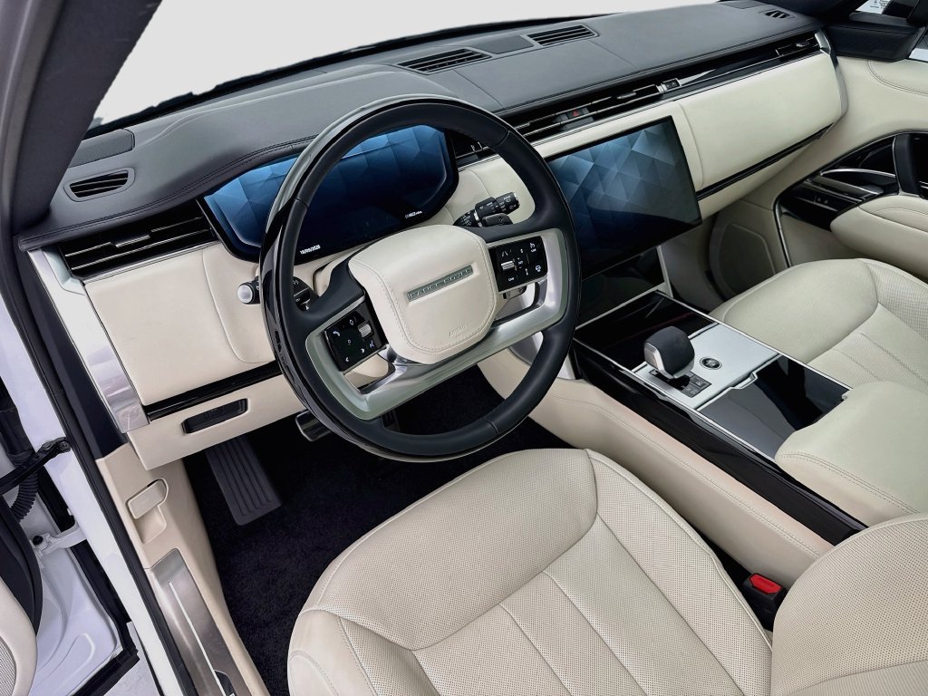 Certified 2025 Land Rover Range Rover SE AWD/4WD image 9