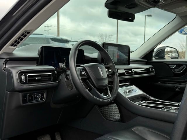 Used 2025 Lincoln Aviator AWD image 9