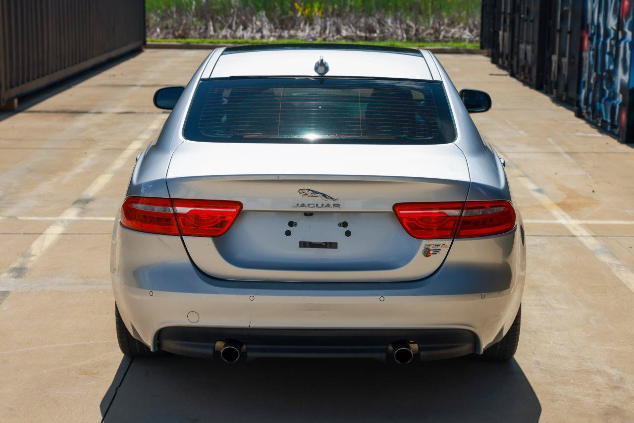 Used 2017 Jaguar XE Premium RWD image 9