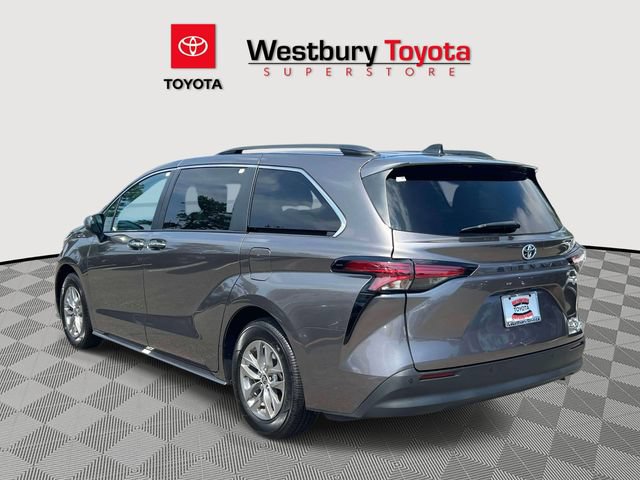 Certified 2022 Toyota Sienna XLE FWD image 12