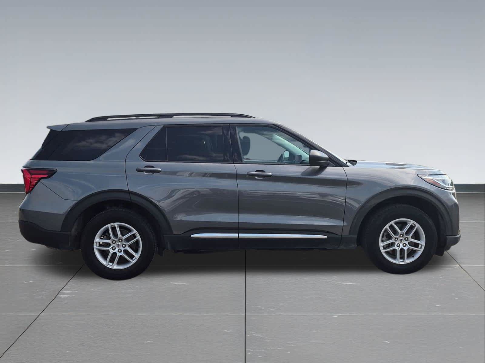 Used 2025 Ford Explorer Active AWD/4WD image 7