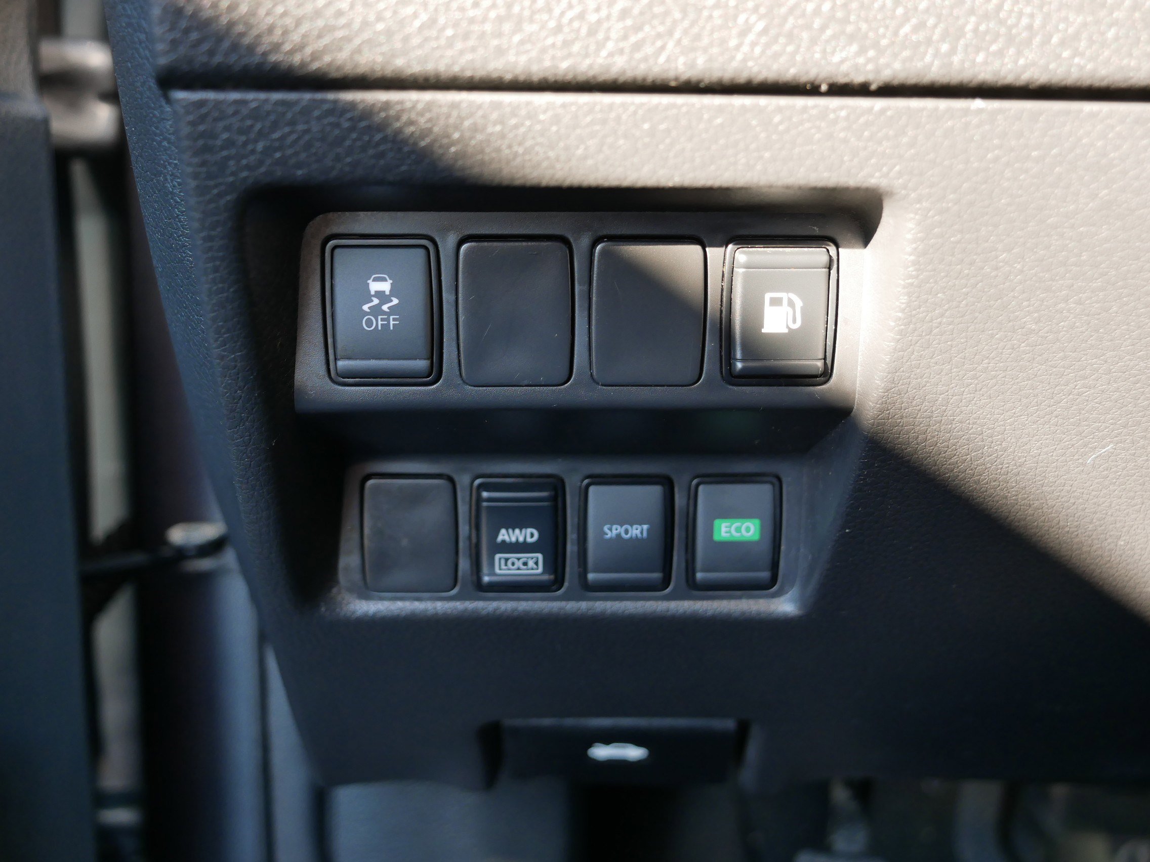 Used 2018 Nissan Rogue S image 26