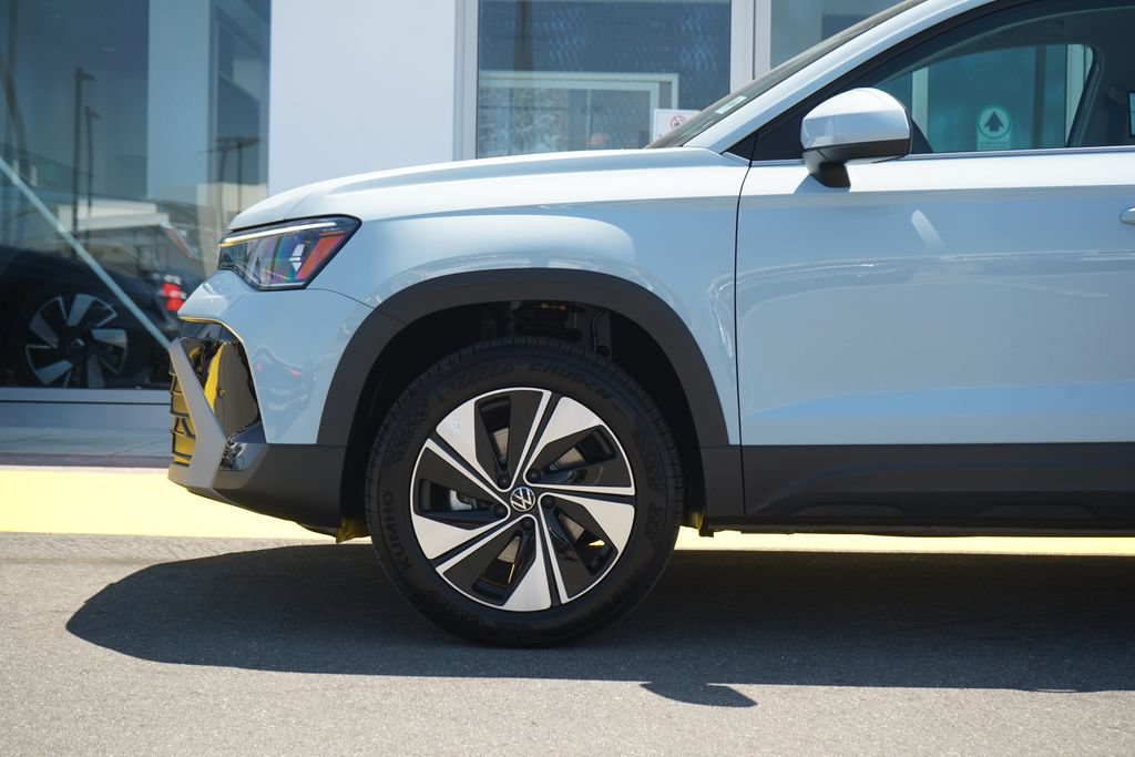 New 2026 Volkswagen Taos SE AWD/4WD image 2