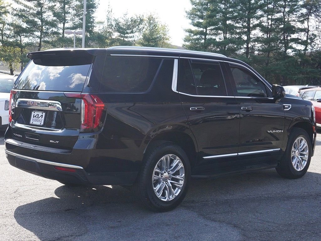Used 2023 GMC Yukon SLT w/ SLT Premium Package image 17