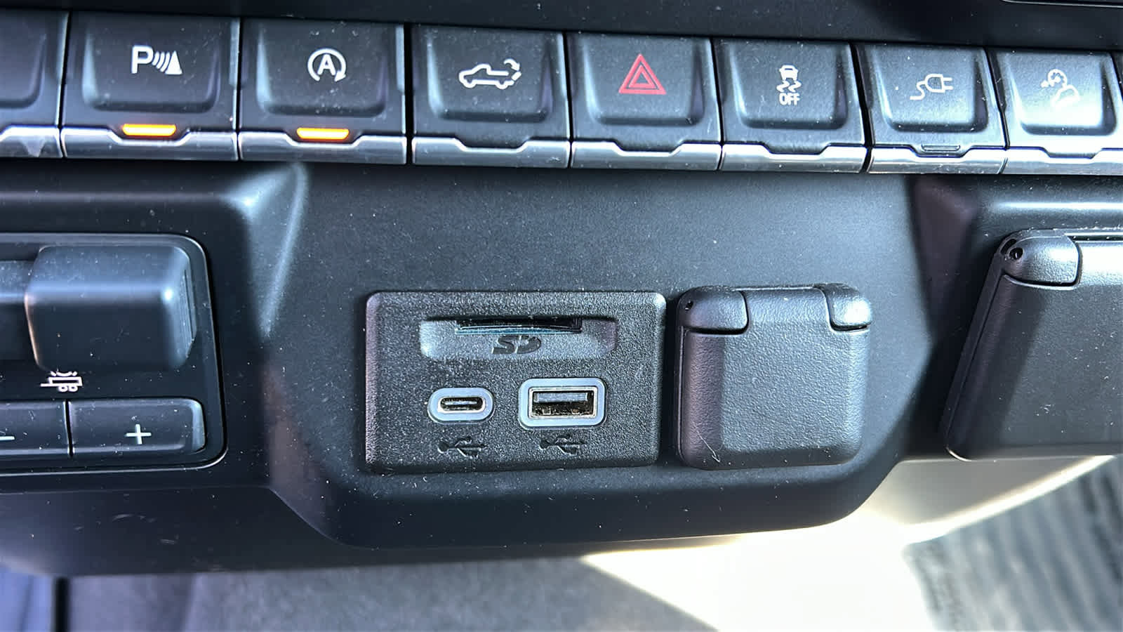 Used 2020 GMC Sierra 1500 SLE w/ SLE Value Package image 20