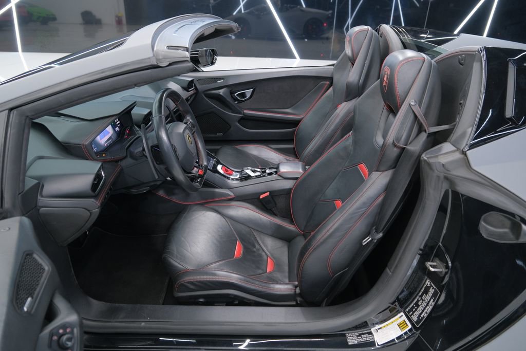 Used 2020 Lamborghini Huracan EVO image 26