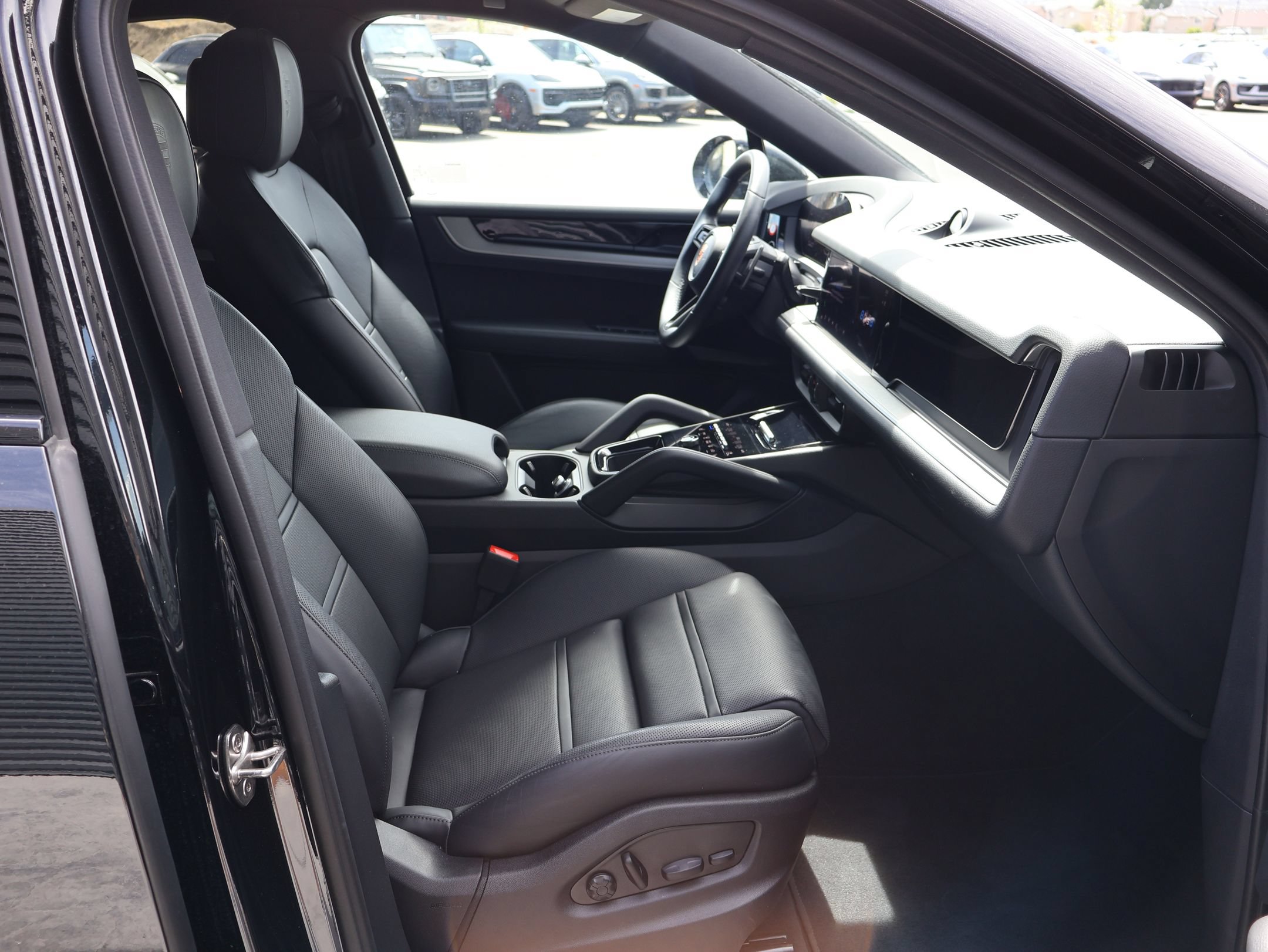 Certified 2026 Porsche Cayenne Coupe AWD/4WD image 31