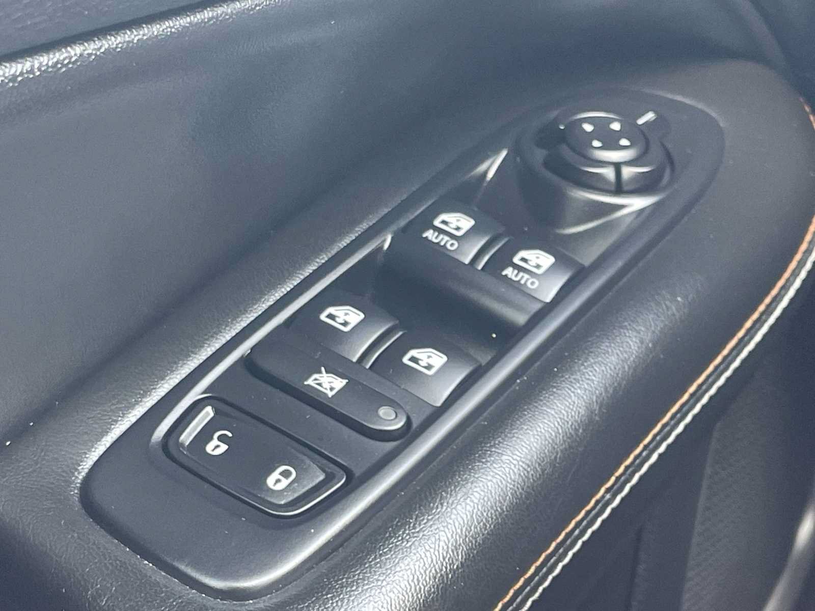 Used 2018 Jeep Compass Sport w/ Tech Group FWD image 12