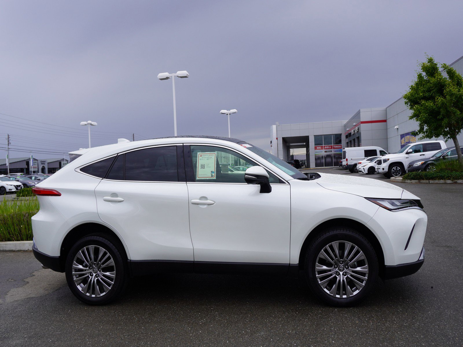 Used 2022 Toyota Venza Limited AWD/4WD image 4