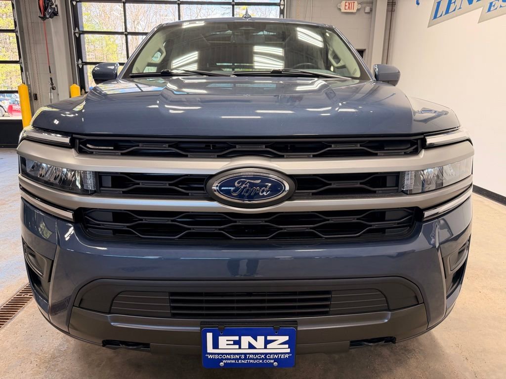 Used 2023 Ford Expedition XLT image 3