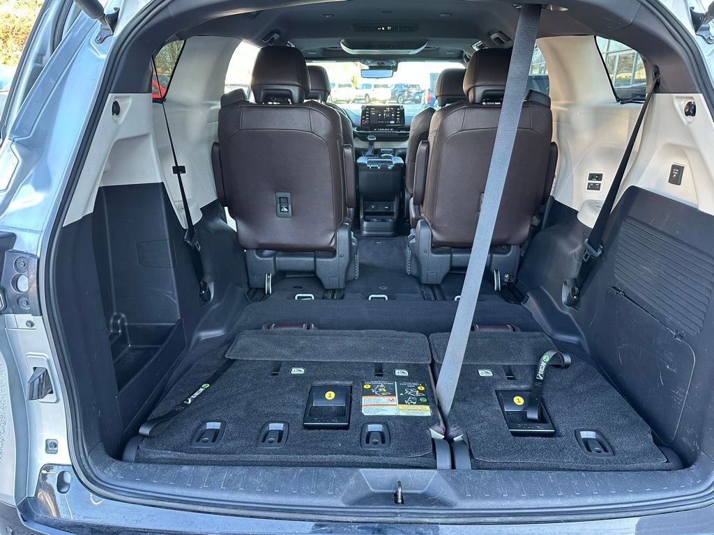 Used 2022 Toyota Sienna Platinum image 31