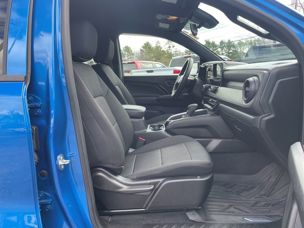 Used 2023 Chevrolet Colorado Trail Boss w/ Technology Package AWD/4WD image 34