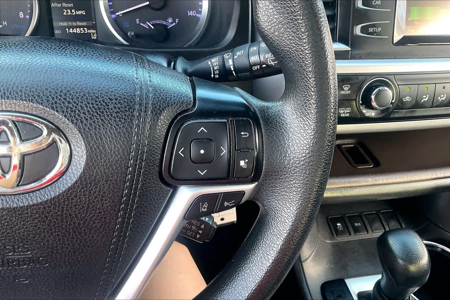Used 2019 Toyota Highlander LE FWD image 24