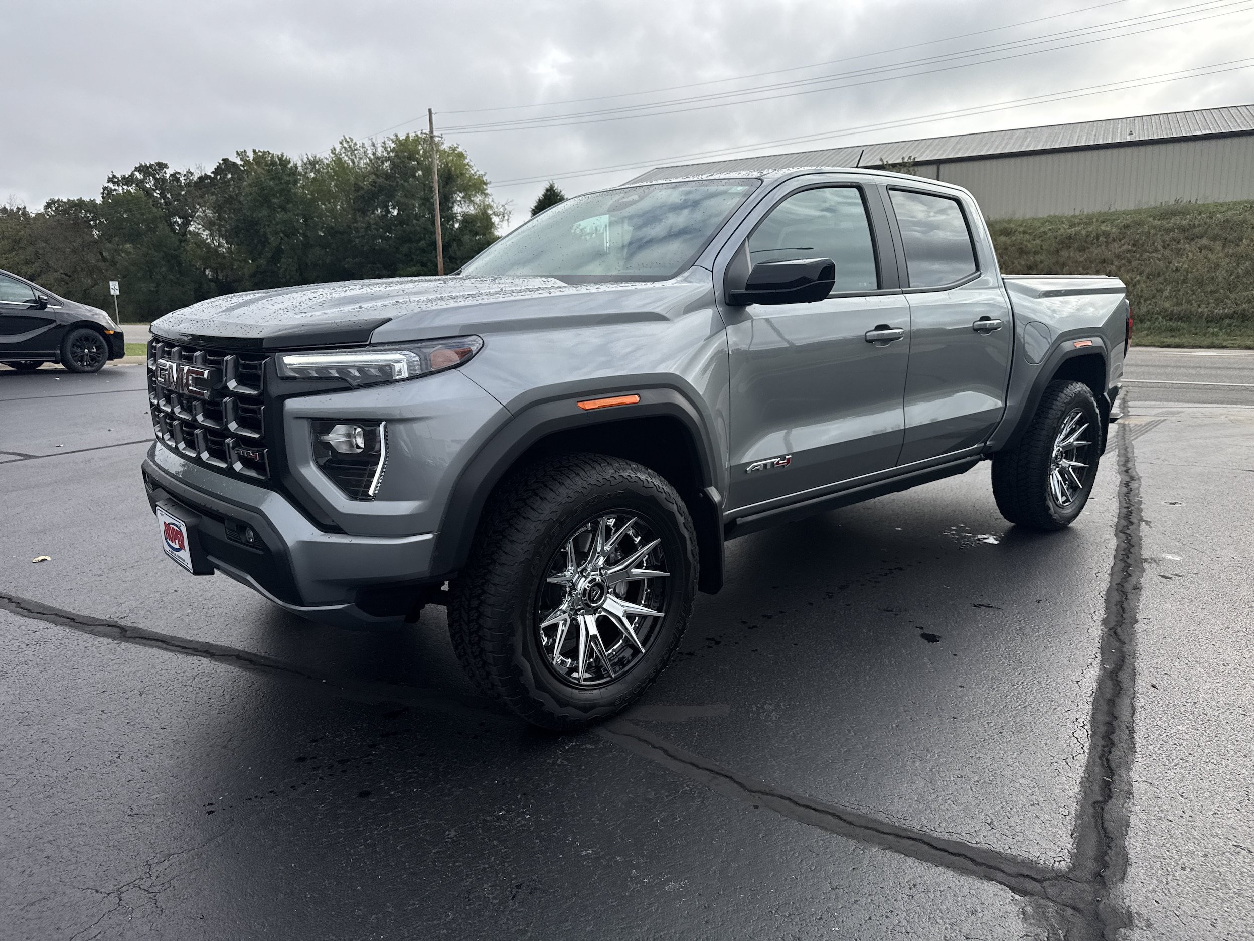 Used 2024 GMC Canyon AT4 w/ Technology Package AWD/4WD image 3